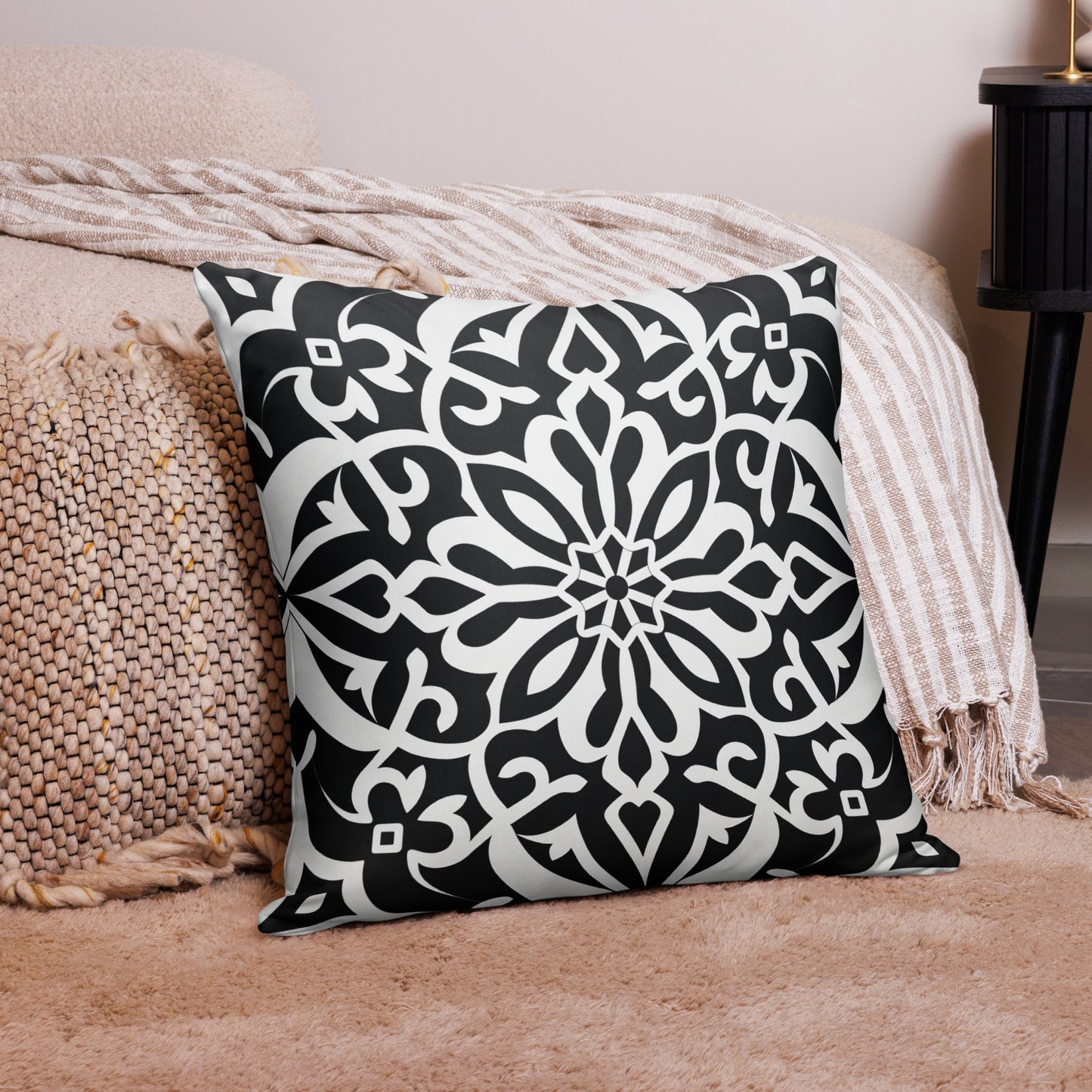 Almohada de diseño marroquí en blanco y negro